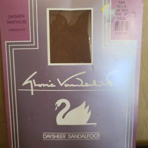 ~NEW~Vintage GLORIA VANDERBILT Daysheer Pantyhose - Size E - XXL - 1X - 2X-Tan